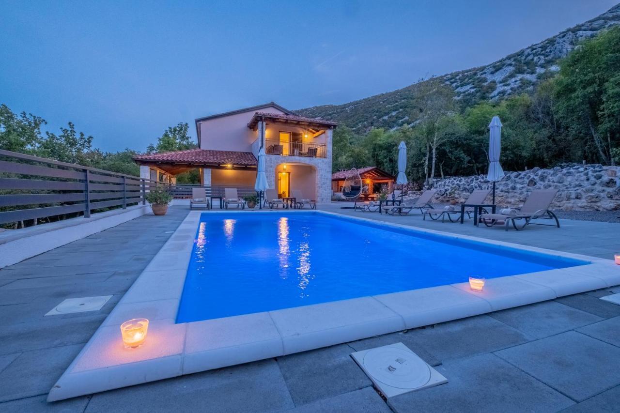 Amazing 4 Bedroom Villa With Swimming Pool And Wifi, Family Frendly Tribalj  Екстериор снимка