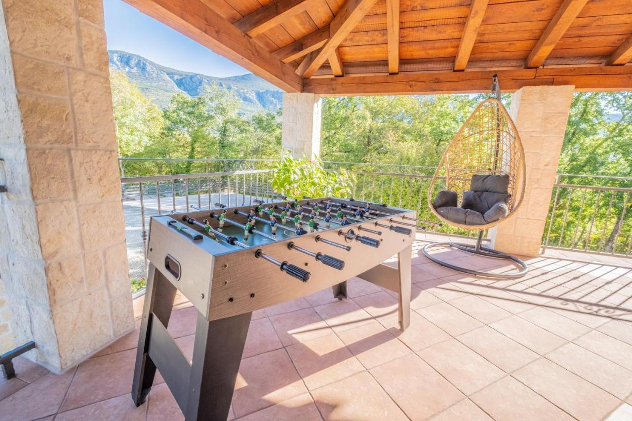 Amazing 4 Bedroom Villa With Swimming Pool And Wifi, Family Frendly Tribalj  Екстериор снимка
