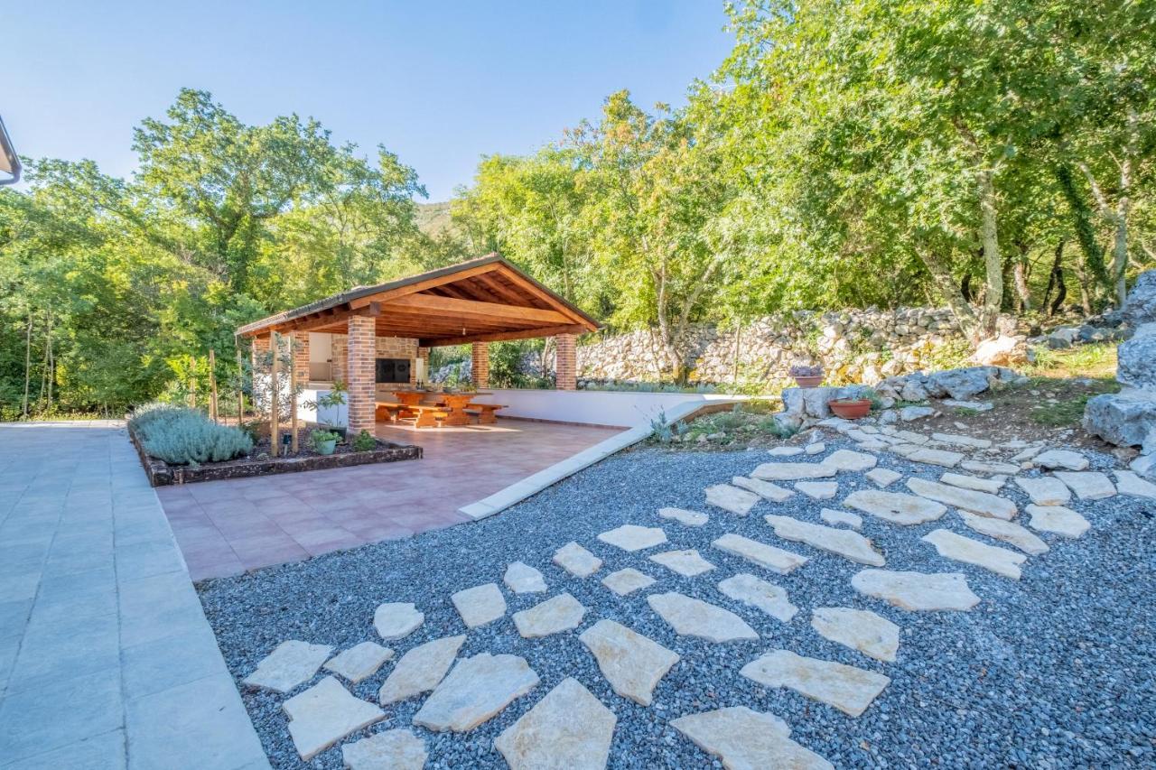Amazing 4 Bedroom Villa With Swimming Pool And Wifi, Family Frendly Tribalj  Екстериор снимка