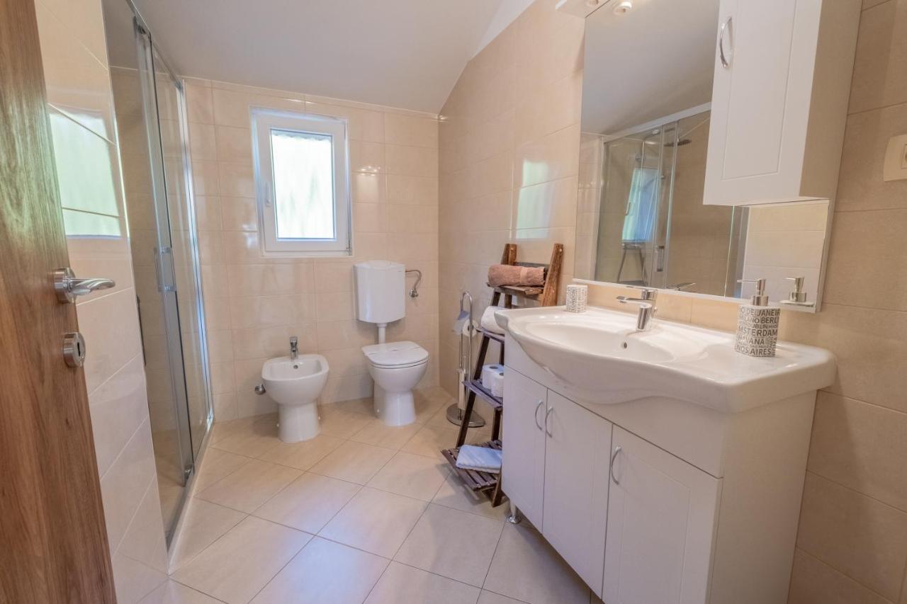 Amazing 4 Bedroom Villa With Swimming Pool And Wifi, Family Frendly Tribalj  Екстериор снимка
