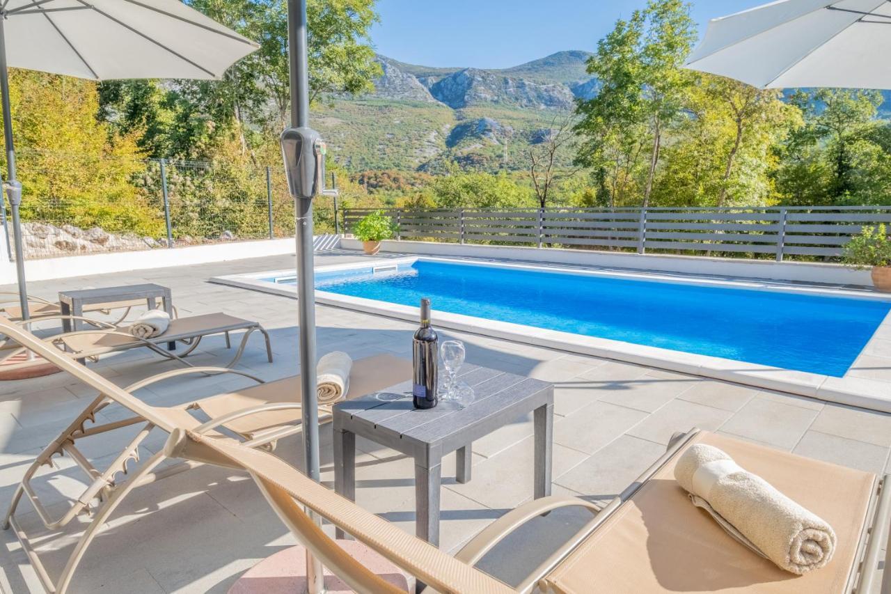 Amazing 4 Bedroom Villa With Swimming Pool And Wifi, Family Frendly Tribalj  Екстериор снимка