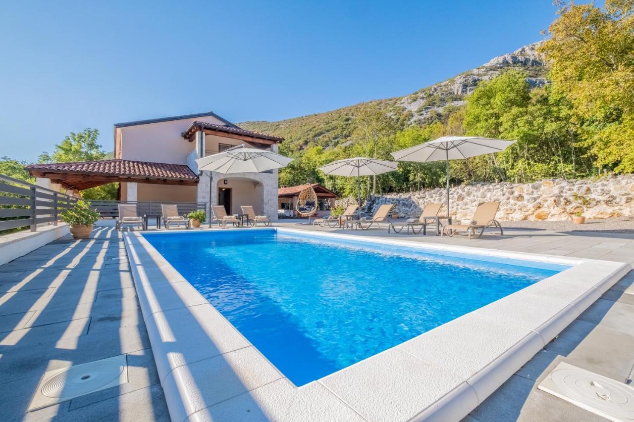 Amazing 4 Bedroom Villa With Swimming Pool And Wifi, Family Frendly Tribalj  Екстериор снимка