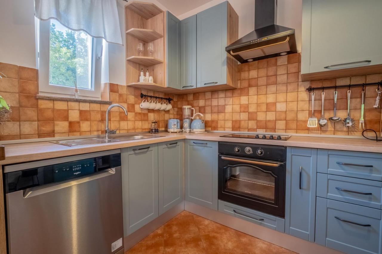 Amazing 4 Bedroom Villa With Swimming Pool And Wifi, Family Frendly Tribalj  Екстериор снимка