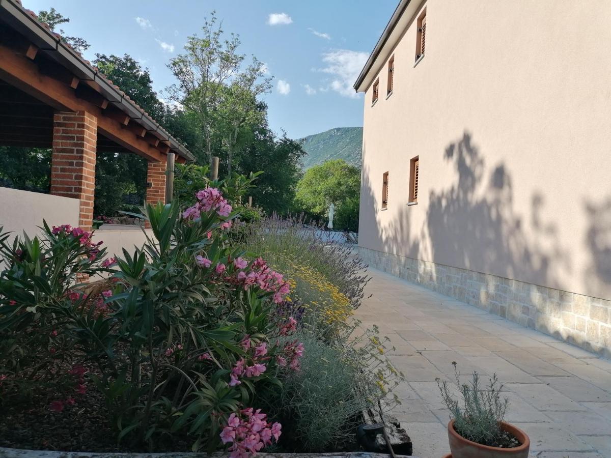 Amazing 4 Bedroom Villa With Swimming Pool And Wifi, Family Frendly Tribalj  Екстериор снимка